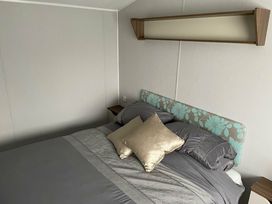 Devon Cliffs Holiday Park - Holiday Accommodation 16892 - Devon - 1186136 - thumbnail photo 16