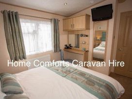Golden Gate Holiday Centre - Holiday Accommodation 1692 - North Wales - 1186141 - thumbnail photo 7