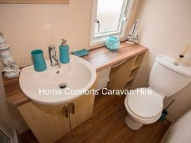 Golden Gate Holiday Centre - Holiday Accommodation 1692 - North Wales - 1186141 - thumbnail photo 10