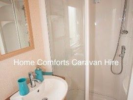 Golden Gate Holiday Centre - Holiday Accommodation 1692 - North Wales - 1186141 - thumbnail photo 11