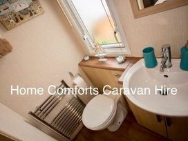 Golden Gate Holiday Centre - Holiday Accommodation 1692 - North Wales - 1186141 - thumbnail photo 12