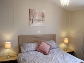 Carlton Meres Holiday Park - Holiday Accommodation 16968 - Suffolk & Essex - 1186167 - thumbnail photo 11