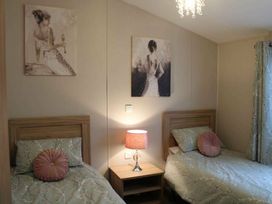 Carlton Meres Holiday Park - Holiday Accommodation 16968 - Suffolk & Essex - 1186167 - thumbnail photo 12