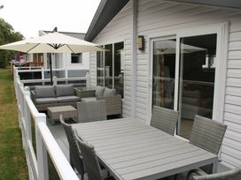 Carlton Meres Holiday Park - Holiday Accommodation 16968 - Suffolk & Essex - 1186167 - thumbnail photo 15