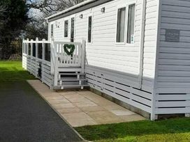 Carlton Meres Holiday Park - Holiday Accommodation 16968 - Suffolk & Essex - 1186167 - thumbnail photo 19