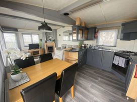 Golden Palm Resort - Holiday Accommodation 16986 - Lincolnshire - 1186170 - thumbnail photo 1