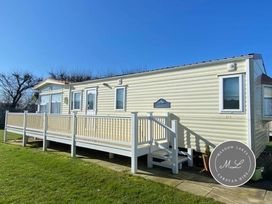 Golden Palm Resort - Holiday Accommodation 16986 - Lincolnshire - 1186170 - thumbnail photo 3