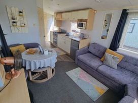 Unity Holiday Resort - Holiday Accommodation 16998 - Somerset & Wiltshire - 1186177 - thumbnail photo 2