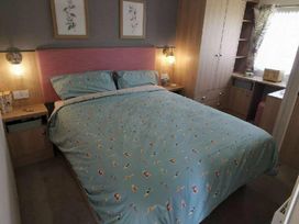 Moreton Farm Leisure Park - Holiday Accommodation 17003 - South Wales - 1186181 - thumbnail photo 2