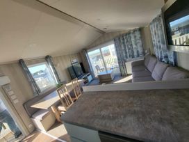 Blue Dolphin Holiday Park - Holiday Accommodation 17029 - North Yorkshire (incl. Whitby) - 1186187 - thumbnail photo 4