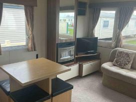 The Grange, Ingoldmells - Holiday Accommodation 17033 - Lincolnshire - 1186189 - thumbnail photo 7