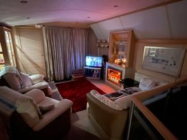 Cayton Bay Caravan Park - Holiday Accommodation 17038 - North Yorkshire (incl. Whitby) - 1186190 - thumbnail photo 4