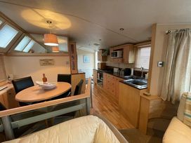 Cayton Bay Caravan Park - Holiday Accommodation 17038 - North Yorkshire (incl. Whitby) - 1186190 - thumbnail photo 5
