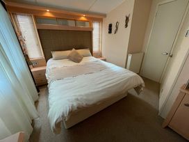 Cayton Bay Caravan Park - Holiday Accommodation 17038 - North Yorkshire (incl. Whitby) - 1186190 - thumbnail photo 7