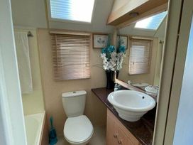 Cayton Bay Caravan Park - Holiday Accommodation 17038 - North Yorkshire (incl. Whitby) - 1186190 - thumbnail photo 9