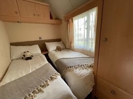Cayton Bay Caravan Park - Holiday Accommodation 17038 - North Yorkshire (incl. Whitby) - 1186190 - thumbnail photo 10