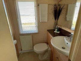 Cayton Bay Caravan Park - Holiday Accommodation 17038 - North Yorkshire (incl. Whitby) - 1186190 - thumbnail photo 11