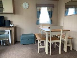 Devon Cliffs Holiday Park - Holiday Accommodation 17039 - Devon - 1186191 - thumbnail photo 5