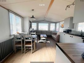 Hopton Holiday Village - Holiday Accommodation 17065 - Suffolk & Essex - 1186198 - thumbnail photo 2