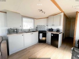 Hopton Holiday Village - Holiday Accommodation 17065 - Suffolk & Essex - 1186198 - thumbnail photo 3