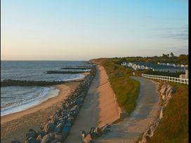 Hopton Holiday Village - Holiday Accommodation 17065 - Suffolk & Essex - 1186198 - thumbnail photo 16