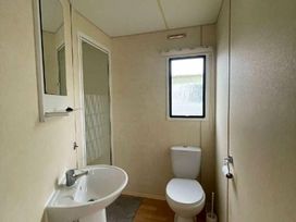 Abbeyford Holiday Park - Holiday Accommodation 17094 - North Wales - 1186207 - thumbnail photo 7