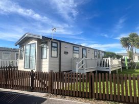 Unity Holiday Resort - Holiday Accommodation 17106 - Somerset & Wiltshire - 1186212 - thumbnail photo 1