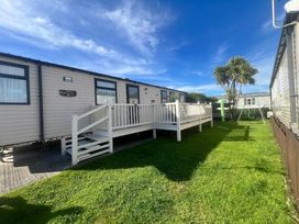 Unity Holiday Resort - Holiday Accommodation 17106 - Somerset & Wiltshire - 1186212 - thumbnail photo 2