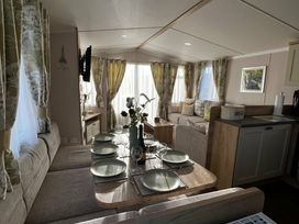 Unity Holiday Resort - Holiday Accommodation 17106 - Somerset & Wiltshire - 1186212 - thumbnail photo 4