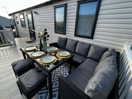 Unity Holiday Resort - Holiday Accommodation 17106 - Somerset & Wiltshire - 1186212 - thumbnail photo 9
