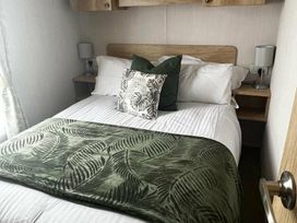 Unity Holiday Resort - Holiday Accommodation 17106 - Somerset & Wiltshire - 1186212 - thumbnail photo 11
