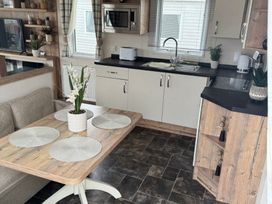 Trecco Bay - Holiday Accommodation 1711 - Somerset & Wiltshire - 1186213 - thumbnail photo 3
