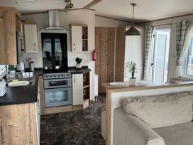 Trecco Bay - Holiday Accommodation 1711 - Somerset & Wiltshire - 1186213 - thumbnail photo 4