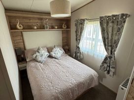 Trecco Bay - Holiday Accommodation 1711 - Somerset & Wiltshire - 1186213 - thumbnail photo 8