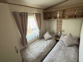 Trecco Bay - Holiday Accommodation 1711 - Somerset & Wiltshire - 1186213 - thumbnail photo 11