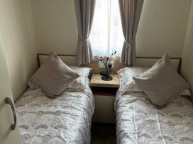Trecco Bay - Holiday Accommodation 1711 - Somerset & Wiltshire - 1186213 - thumbnail photo 12