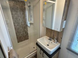 Trecco Bay - Holiday Accommodation 1711 - Somerset & Wiltshire - 1186213 - thumbnail photo 13