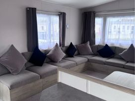 Seal Bay Resort - Holiday Accommodation 17135 - Hampshire - 1186219 - thumbnail photo 3