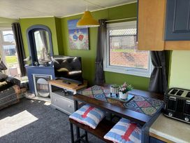 Seaview Caravan Park - Holiday Accommodation 17141 - Lincolnshire - 1186224 - thumbnail photo 3