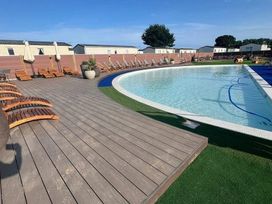 Hayling Island Holiday Park - Meadow Bay Villages - Holiday Accommodation 17153 - Hampshire - 1186229 - thumbnail photo 5