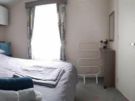 Hayling Island Holiday Park - Meadow Bay Villages - Holiday Accommodation 17153 - Hampshire - 1186229 - thumbnail photo 11