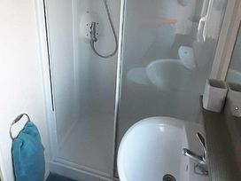 Hayling Island Holiday Park - Meadow Bay Villages - Holiday Accommodation 17153 - Hampshire - 1186229 - thumbnail photo 14