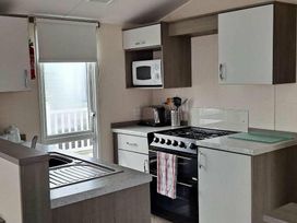 Hayling Island Holiday Park - Meadow Bay Villages - Holiday Accommodation 17153 - Hampshire - 1186229 - thumbnail photo 15