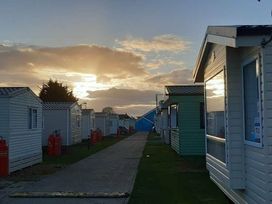 Hayling Island Holiday Park - Meadow Bay Villages - Holiday Accommodation 17153 - Hampshire - 1186229 - thumbnail photo 18