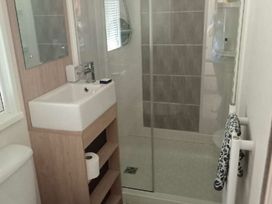 Pentire Costal Holiday Park - Holiday Accommodation 17170 - Cornwall - 1186232 - thumbnail photo 15