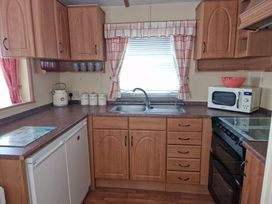 Happy Days Caravan Park - Holiday Accommodation 17182 - North Wales - 1186235 - thumbnail photo 2