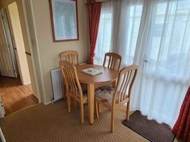 Happy Days Caravan Park - Holiday Accommodation 17182 - North Wales - 1186235 - thumbnail photo 3