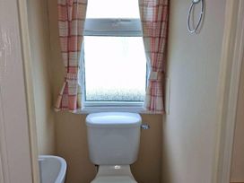 Happy Days Caravan Park - Holiday Accommodation 17182 - North Wales - 1186235 - thumbnail photo 8