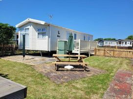 Unity Holiday Resort - Holiday Accommodation 17205 - Somerset & Wiltshire - 1186242 - thumbnail photo 1