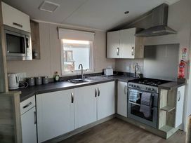 Unity Holiday Resort - Holiday Accommodation 17205 - Somerset & Wiltshire - 1186242 - thumbnail photo 6